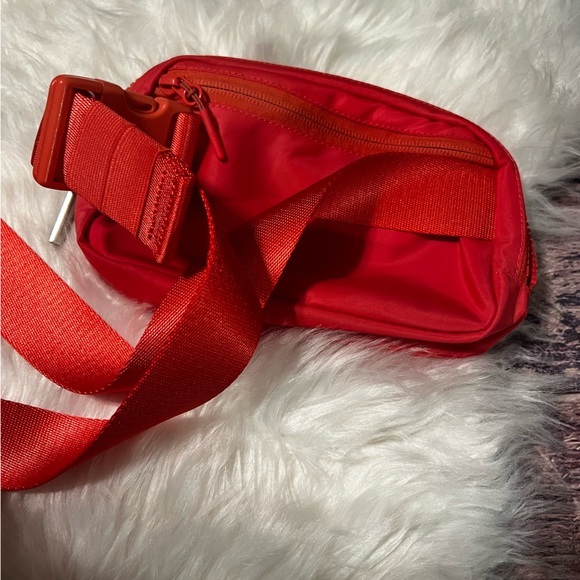 Lululemon Everywhere Belt Bag | Pale Raspberry - Picture 2 of 5